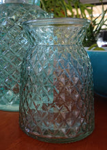 Load image into Gallery viewer, Cinched crystal style vase
